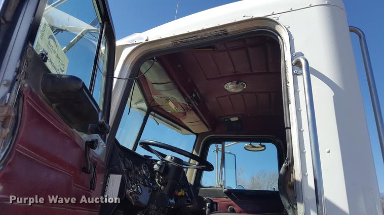 image for item DF3536 1996 Peterbilt 379 semi truck