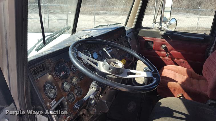 image for item DF3536 1996 Peterbilt 379 semi truck