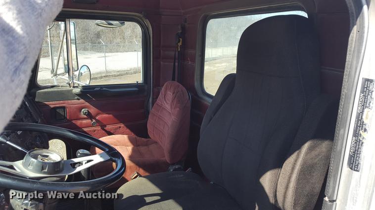 image for item DF3536 1996 Peterbilt 379 semi truck