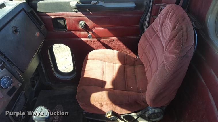 image for item DF3536 1996 Peterbilt 379 semi truck