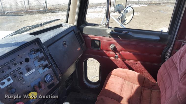 image for item DF3536 1996 Peterbilt 379 semi truck