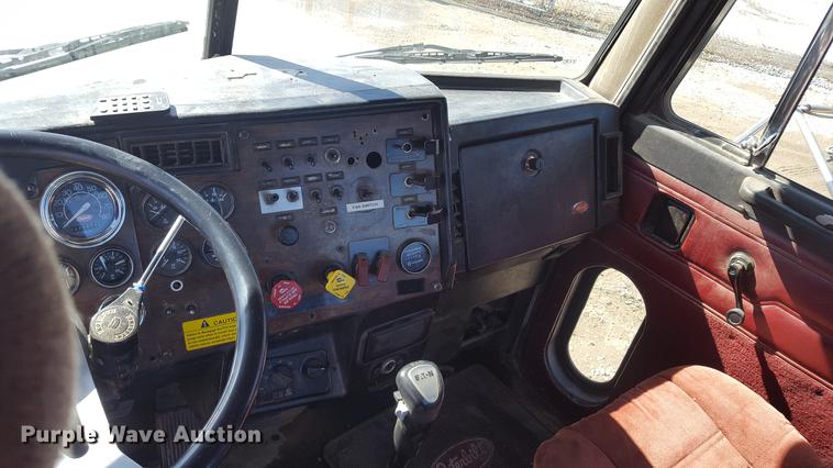 image for item DF3536 1996 Peterbilt 379 semi truck