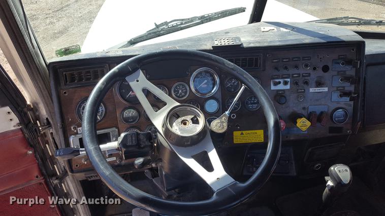 image for item DF3536 1996 Peterbilt 379 semi truck