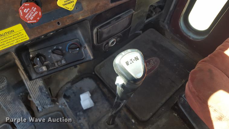 image for item DF3536 1996 Peterbilt 379 semi truck