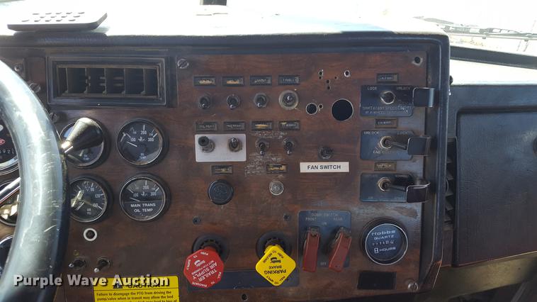 image for item DF3536 1996 Peterbilt 379 semi truck