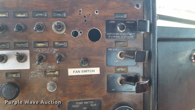 image for item DF3536 1996 Peterbilt 379 semi truck