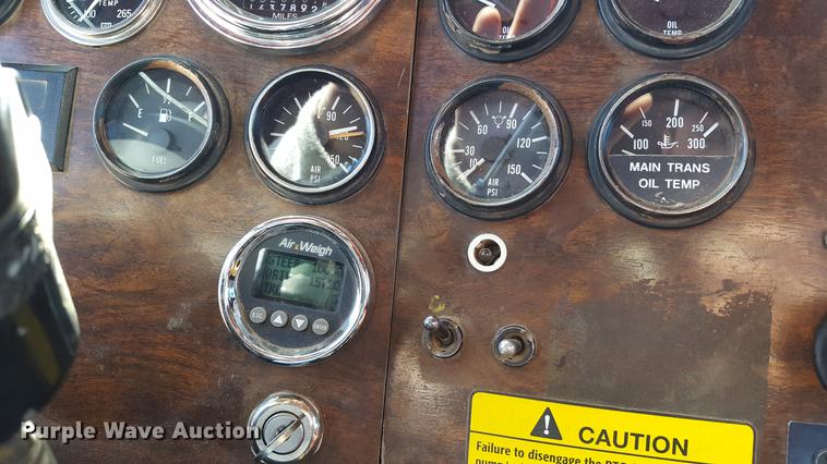 image for item DF3536 1996 Peterbilt 379 semi truck