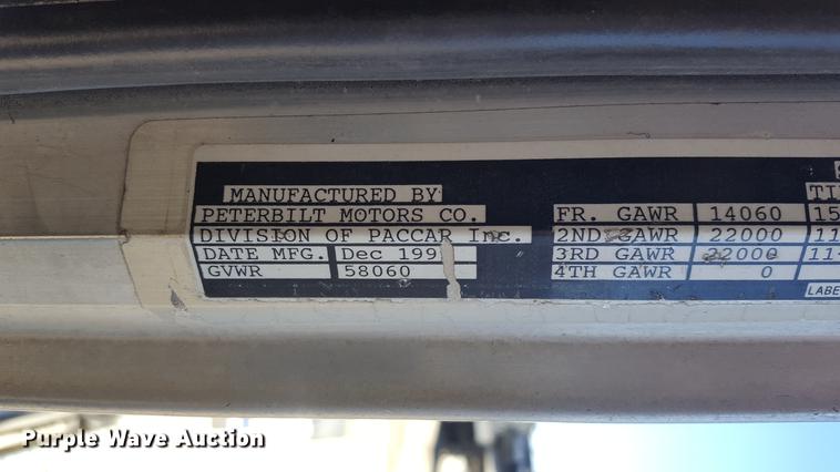 image for item DF3536 1996 Peterbilt 379 semi truck