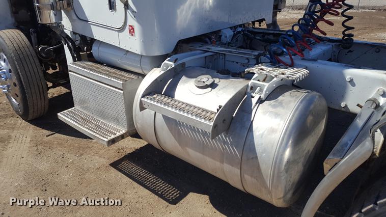 image for item DF3536 1996 Peterbilt 379 semi truck