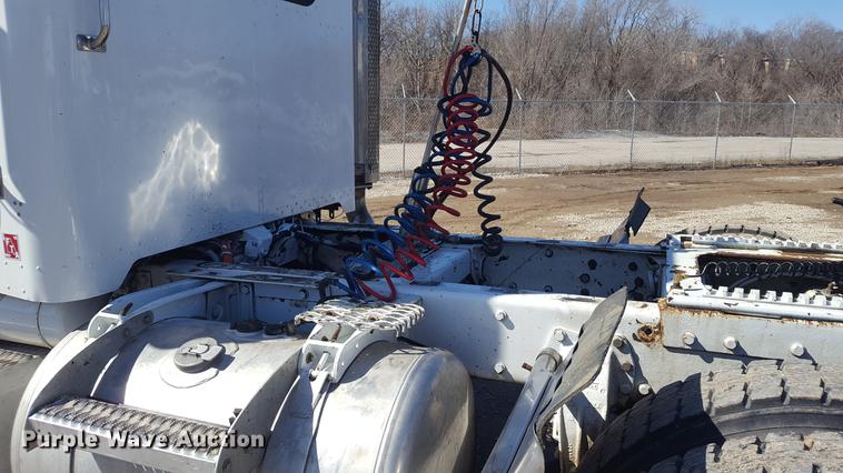 image for item DF3536 1996 Peterbilt 379 semi truck