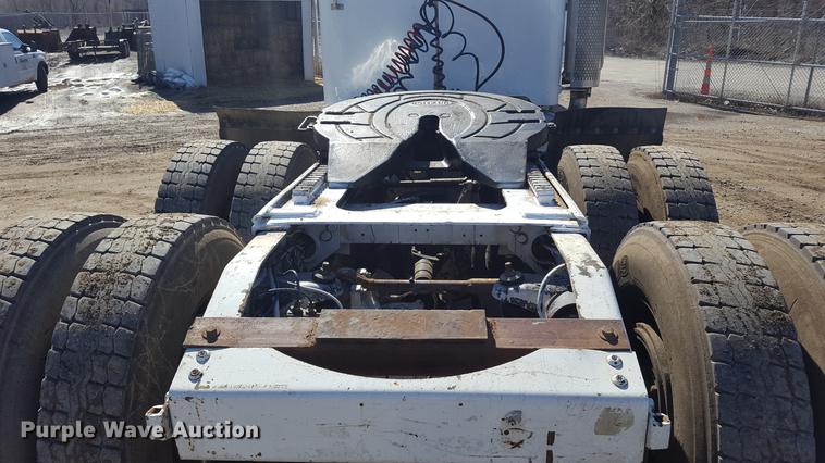 image for item DF3536 1996 Peterbilt 379 semi truck