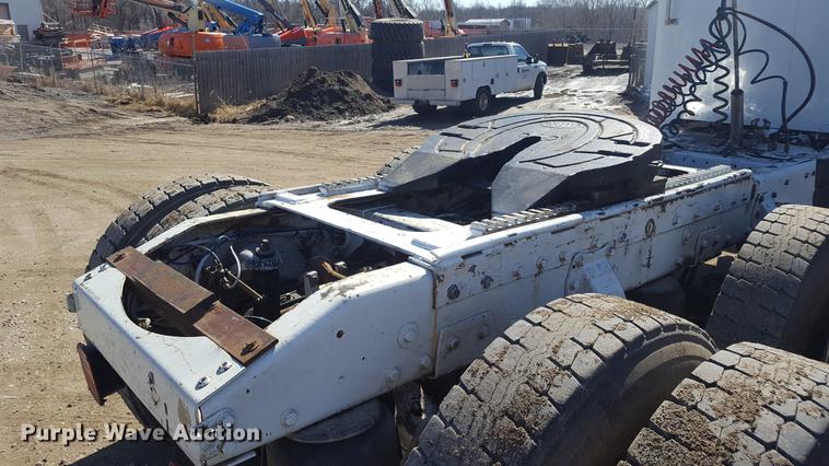 image for item DF3536 1996 Peterbilt 379 semi truck
