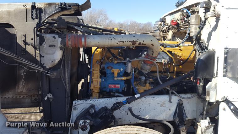 image for item DF3536 1996 Peterbilt 379 semi truck