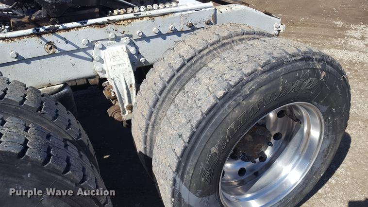 image for item DF3536 1996 Peterbilt 379 semi truck