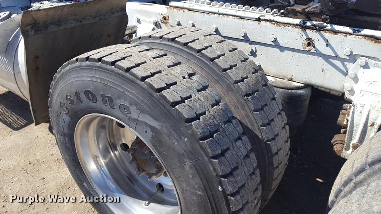 image for item DF3536 1996 Peterbilt 379 semi truck