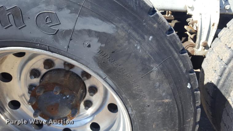 image for item DF3536 1996 Peterbilt 379 semi truck