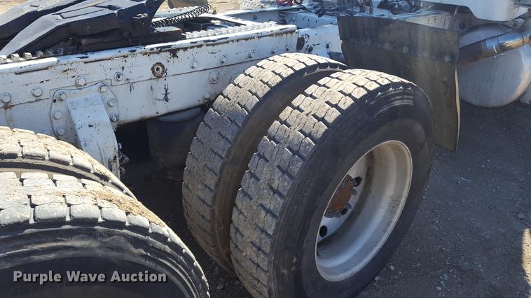 image for item DF3536 1996 Peterbilt 379 semi truck