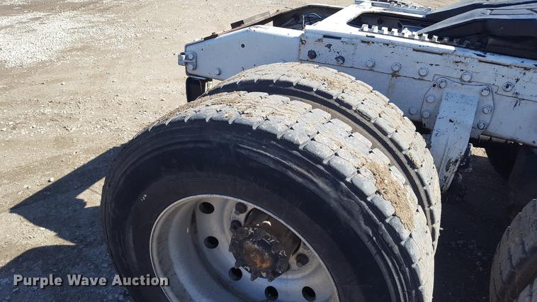 image for item DF3536 1996 Peterbilt 379 semi truck