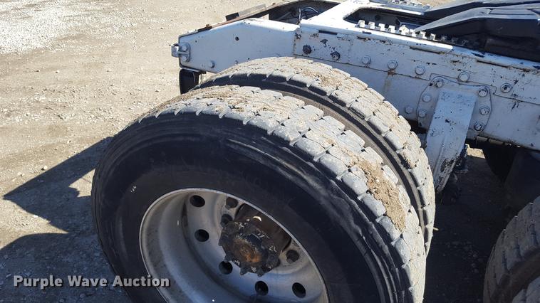 image for item DF3536 1996 Peterbilt 379 semi truck
