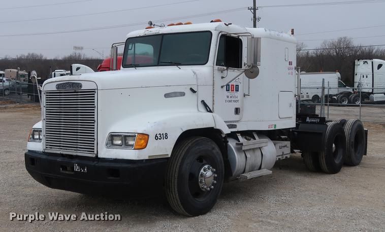 image for item DF3542 1994 Freightliner FLD112 semi truck