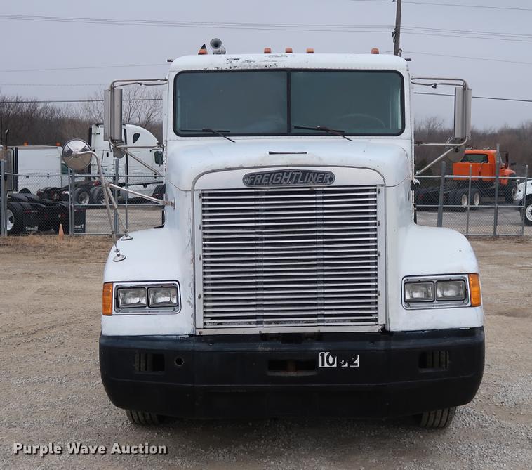 image for item DF3542 1994 Freightliner FLD112 semi truck