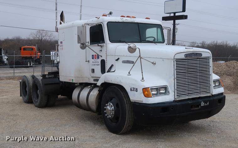 image for item DF3542 1994 Freightliner FLD112 semi truck