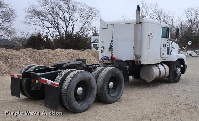 image for item DF3542 1994 Freightliner FLD112 semi truck