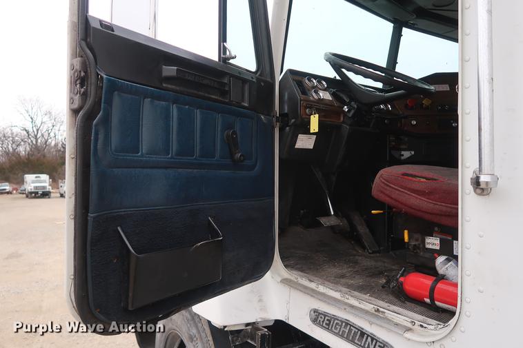 image for item DF3542 1994 Freightliner FLD112 semi truck