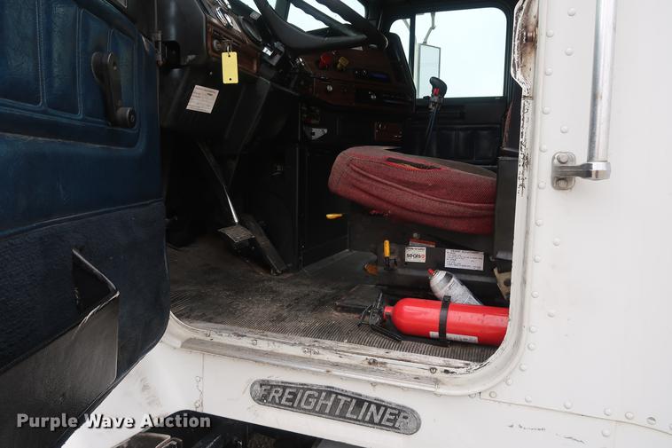 image for item DF3542 1994 Freightliner FLD112 semi truck