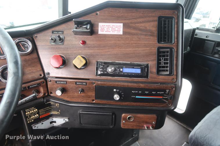 image for item DF3542 1994 Freightliner FLD112 semi truck