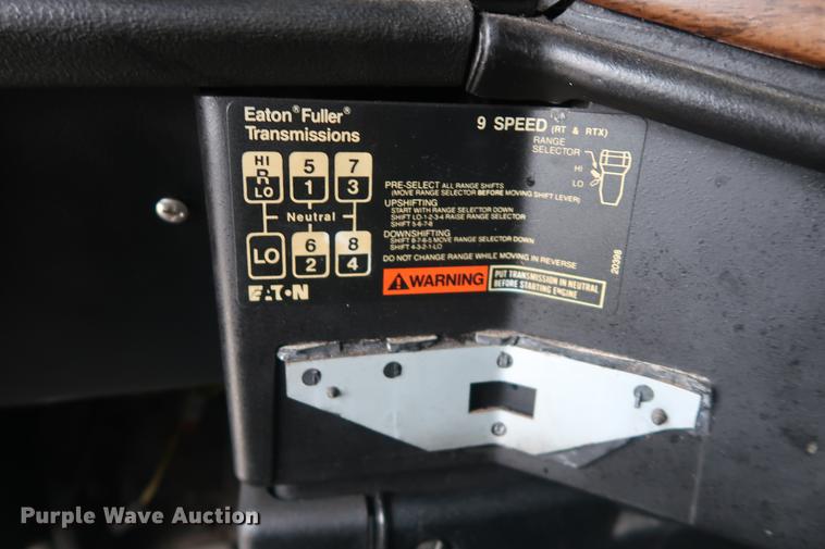 image for item DF3542 1994 Freightliner FLD112 semi truck