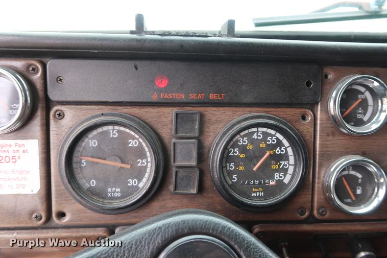 image for item DF3542 1994 Freightliner FLD112 semi truck