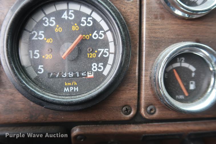 image for item DF3542 1994 Freightliner FLD112 semi truck