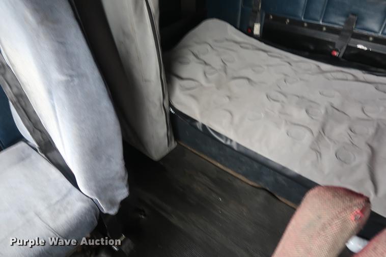 image for item DF3542 1994 Freightliner FLD112 semi truck