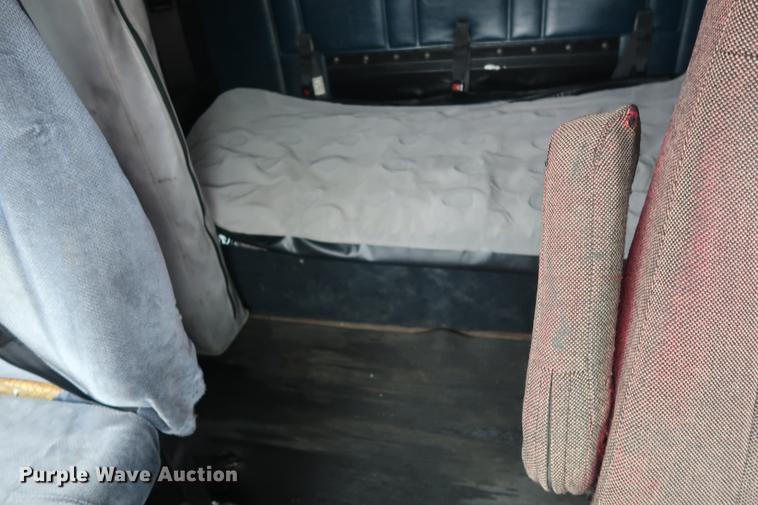 image for item DF3542 1994 Freightliner FLD112 semi truck