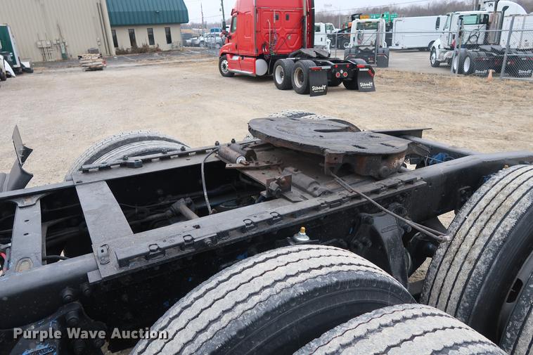 image for item DF3542 1994 Freightliner FLD112 semi truck