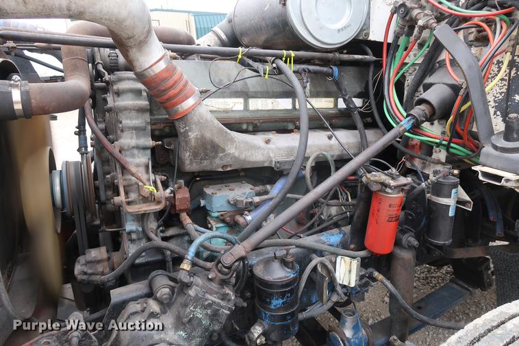 image for item DF3542 1994 Freightliner FLD112 semi truck