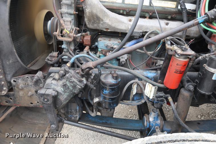 image for item DF3542 1994 Freightliner FLD112 semi truck