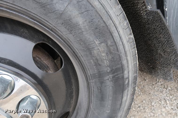 image for item DF3542 1994 Freightliner FLD112 semi truck