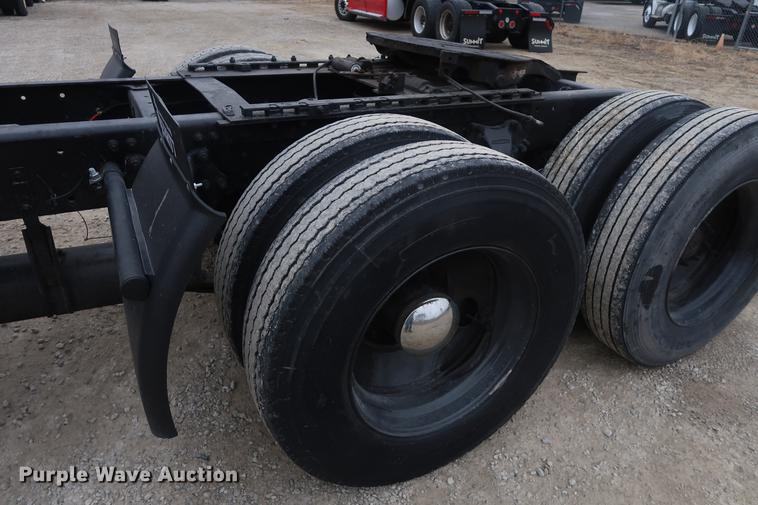 image for item DF3542 1994 Freightliner FLD112 semi truck