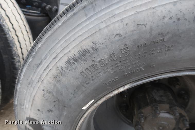 image for item DF3542 1994 Freightliner FLD112 semi truck