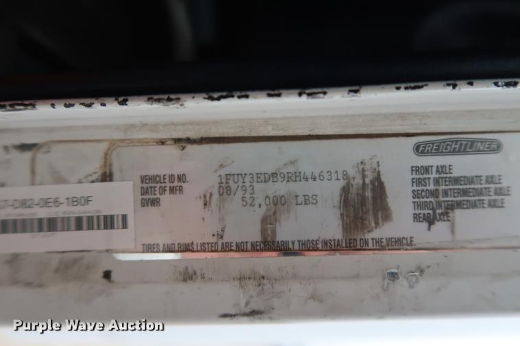 image for item DF3542 1994 Freightliner FLD112 semi truck