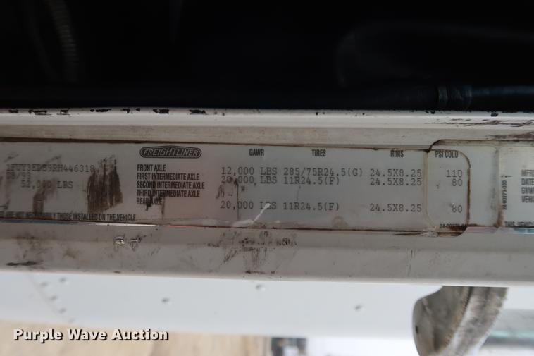 image for item DF3542 1994 Freightliner FLD112 semi truck