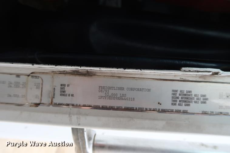 image for item DF3542 1994 Freightliner FLD112 semi truck