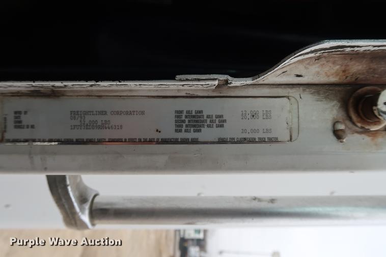 image for item DF3542 1994 Freightliner FLD112 semi truck