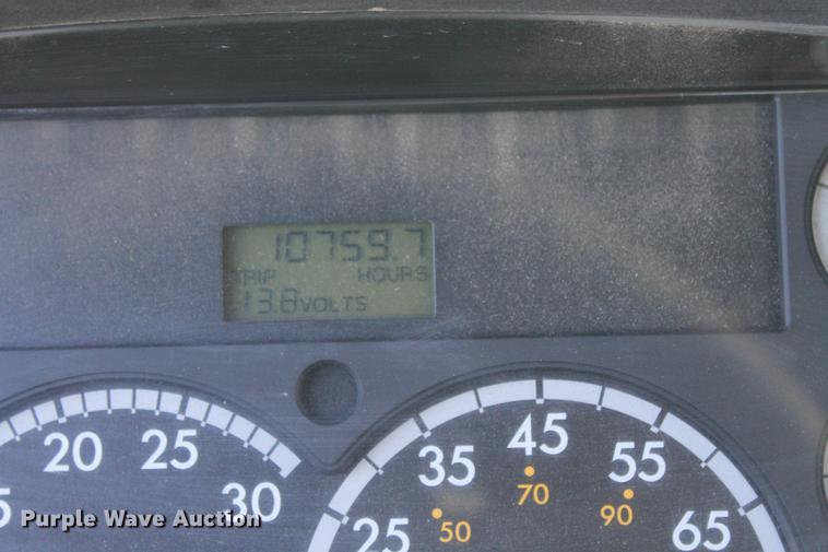 image for item ED9676 2005 Freightliner Business Class M2 semi truck