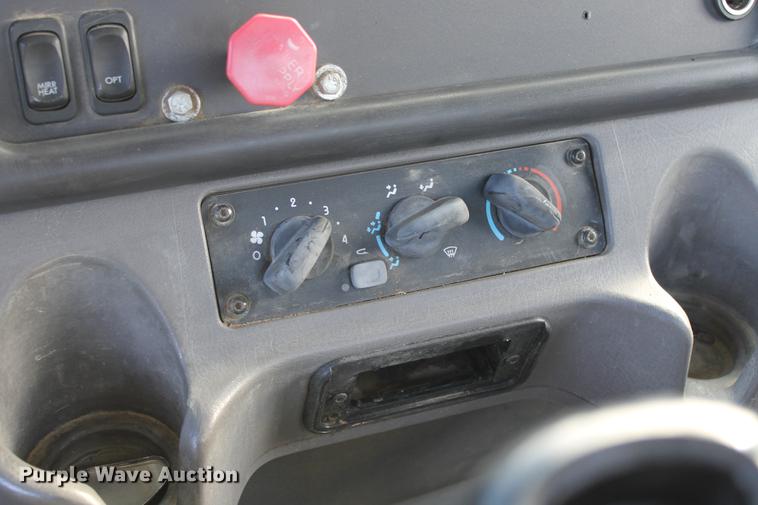 image for item ED9676 2005 Freightliner Business Class M2 semi truck