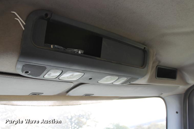 image for item ED9676 2005 Freightliner Business Class M2 semi truck