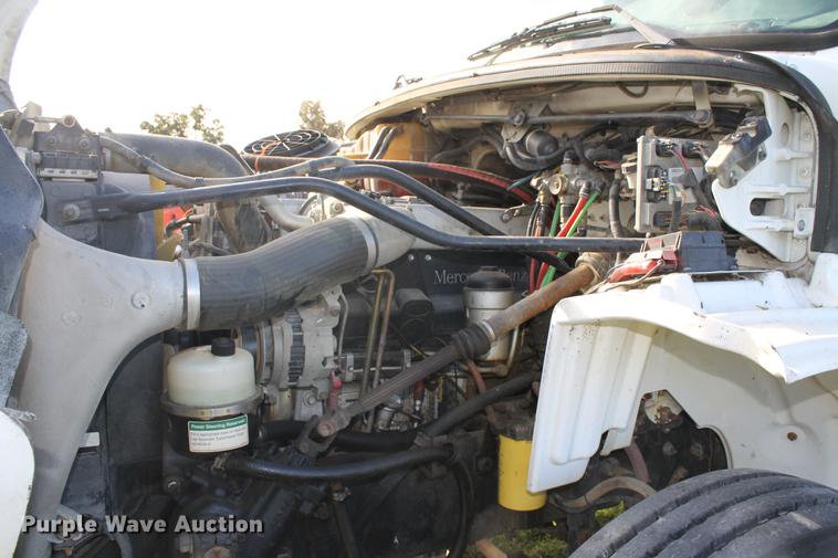 image for item ED9676 2005 Freightliner Business Class M2 semi truck