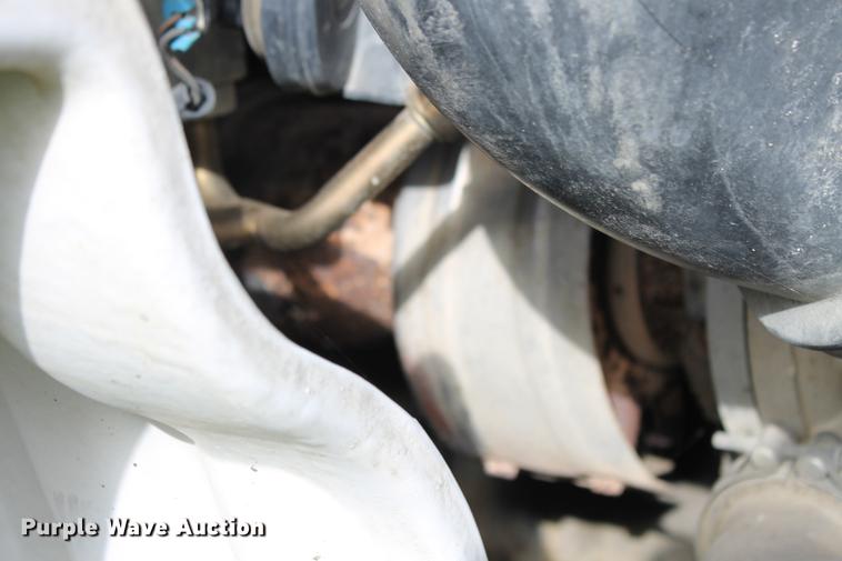 image for item ED9676 2005 Freightliner Business Class M2 semi truck